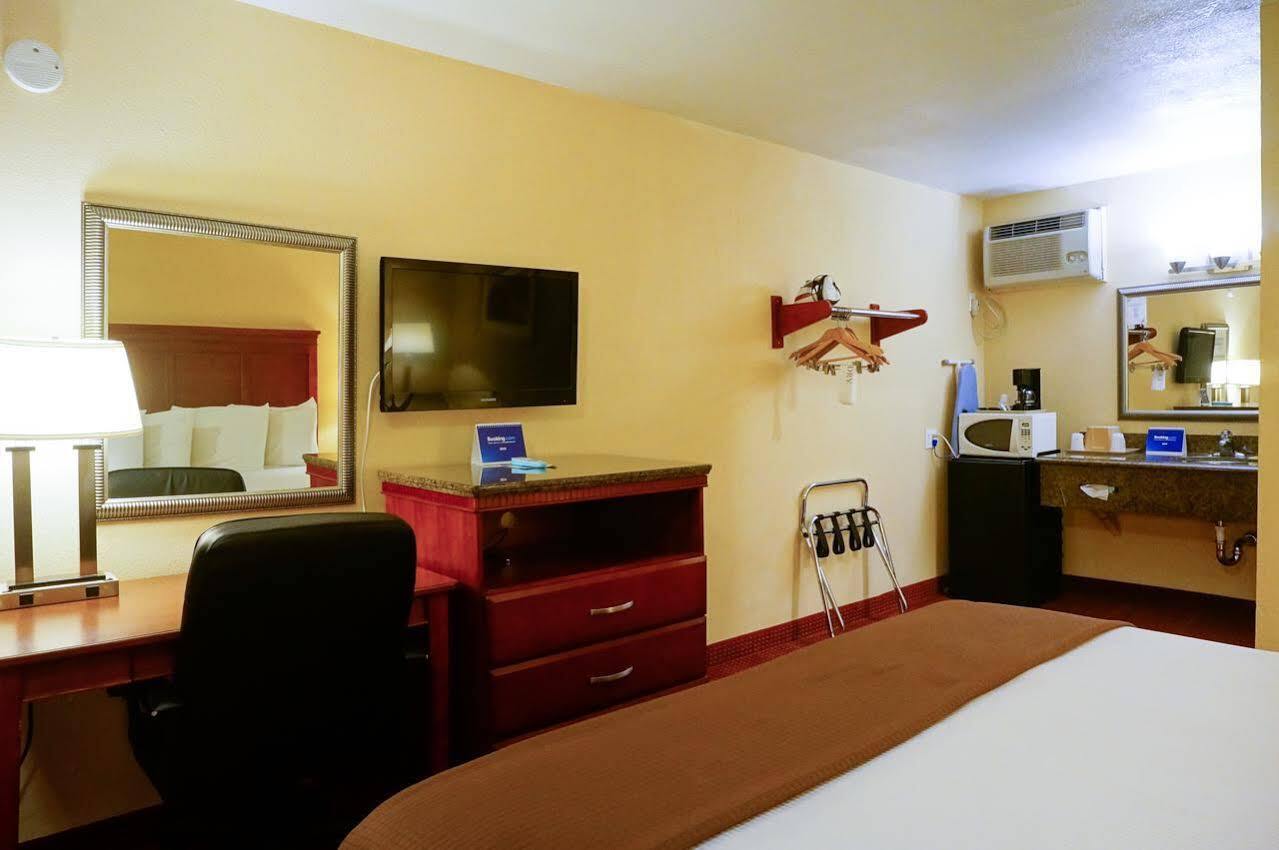 Rodeway Inn Santa Clara Bagian luar foto
